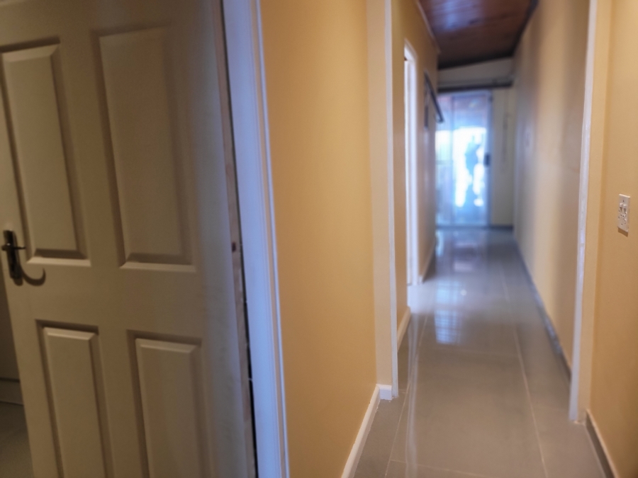 To Let 1 Bedroom Property for Rent in Goodwood Estate Western Cape
